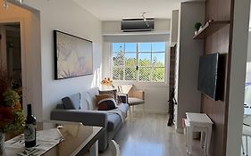 Apartamento à 10 min Centro para 06 Pessoas com Lareira, Ar condicionado e Wi-Fi Veloz